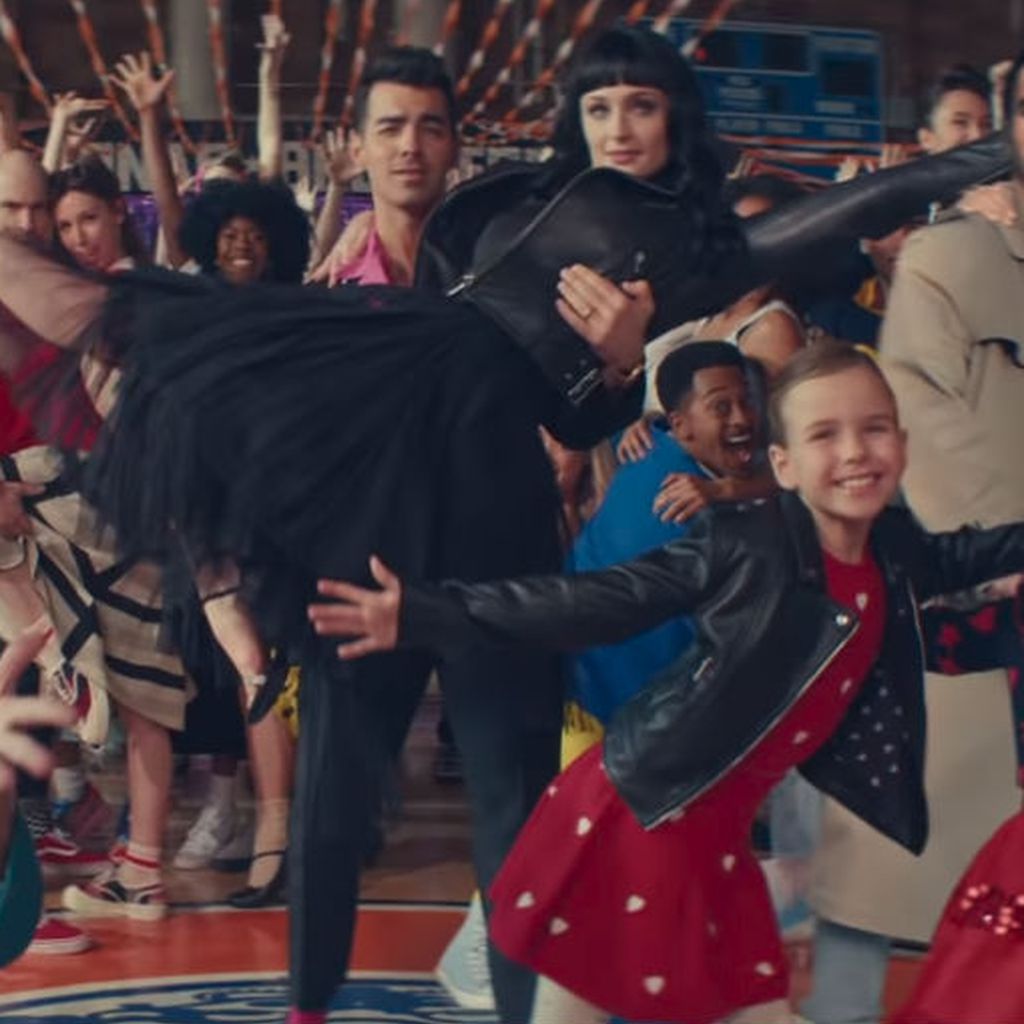 Jonas Brothers' "What A Man Gotta Do"-Musikvideo