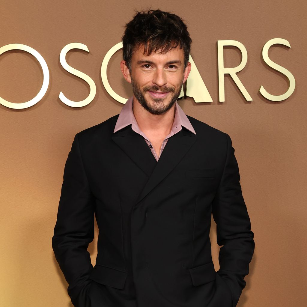 Bei den Governors Awards: Jonathan Bailey auf dem roten Teppich