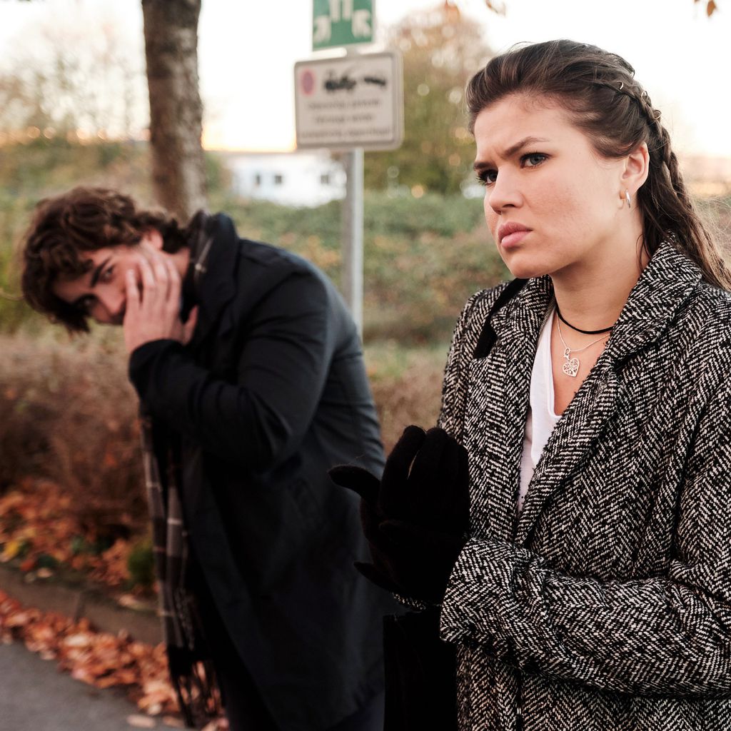 Jonathan Elias Weiske und Sharon Berlinghoff in einer "Unter uns"-Szene