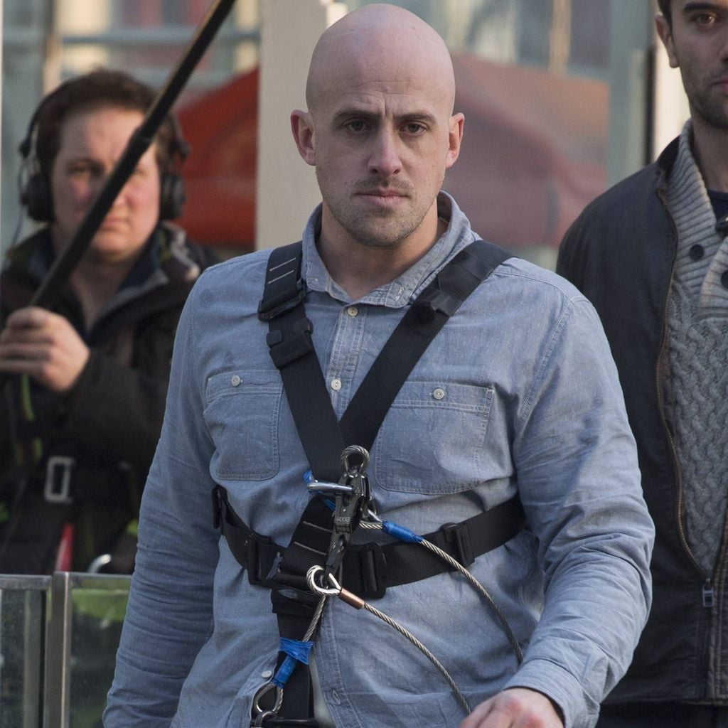 Jonathan Goodwin verlässt das London Eye nach seinem brennenden Seil-Stunt für seine neue TV-Show, März 2013