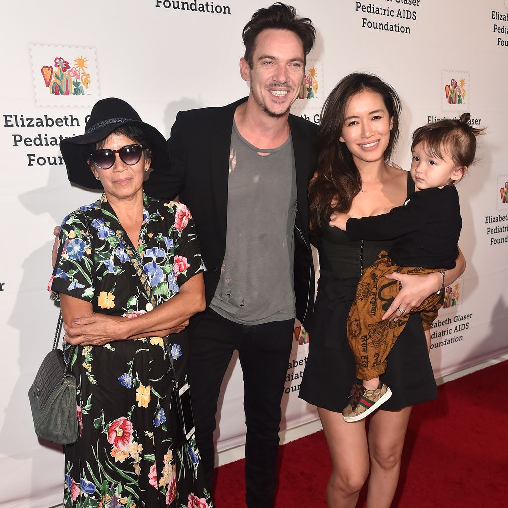 Jonathan Rhys Meyers und seine Familie auf einer Gala im Oktober 2018