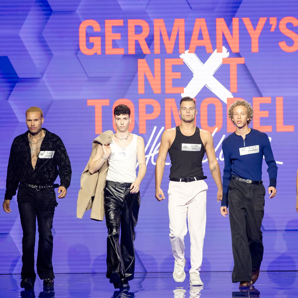 Jonathan Steinig mit anderen Kandidaten bei "Germany's Next Topmodel"