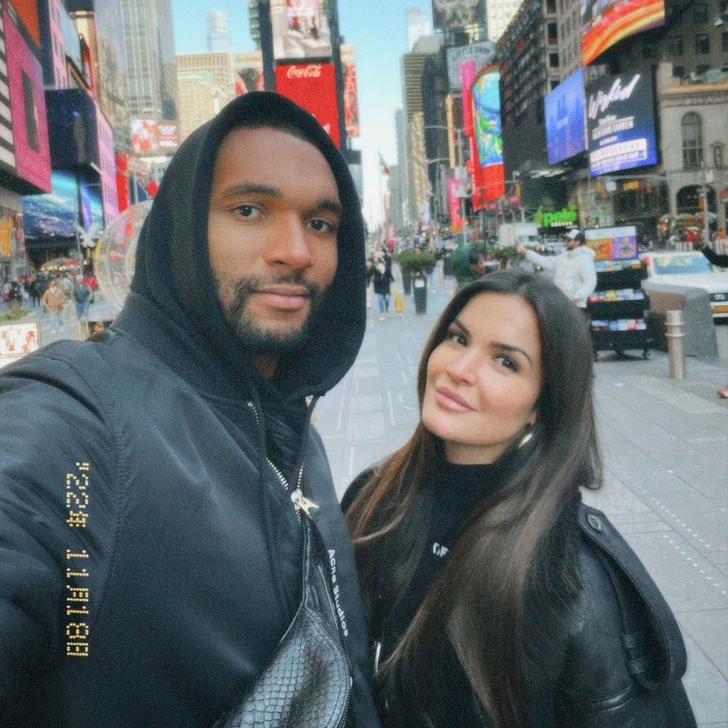 Jonathan Tah und seine Freundin, November 2022