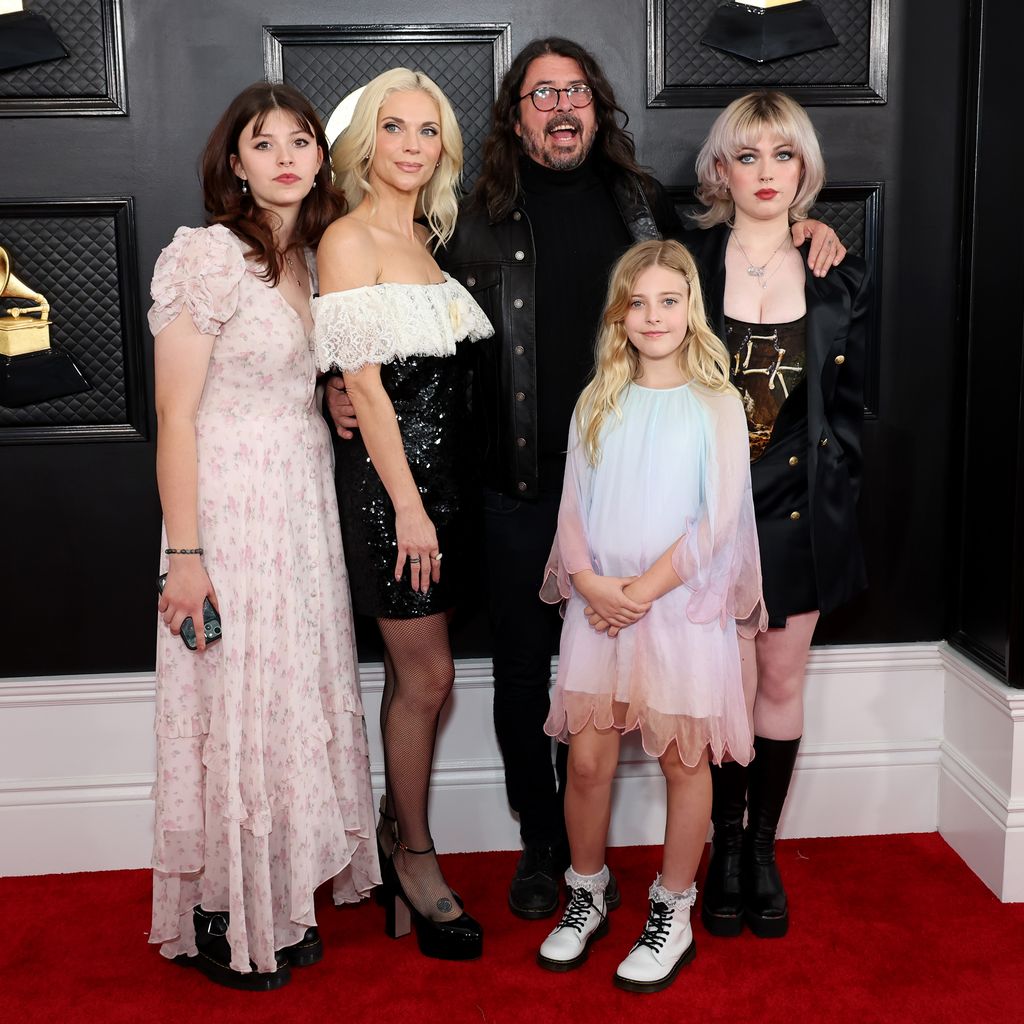 Jordyn Blum und Dave Grohl mit ihren Töchtern Harper, Ophelia und Violet