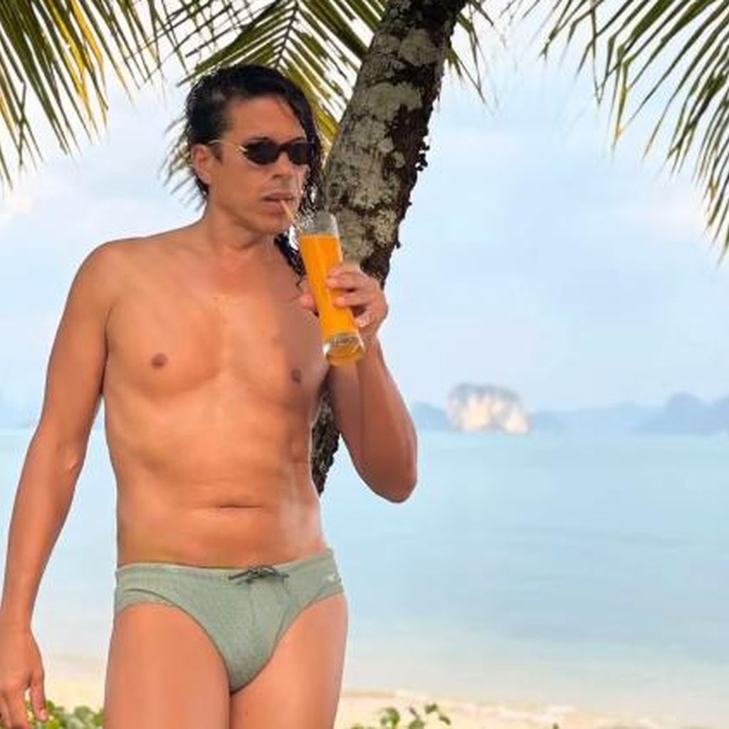 Jorge González am Strand, Januar 2026