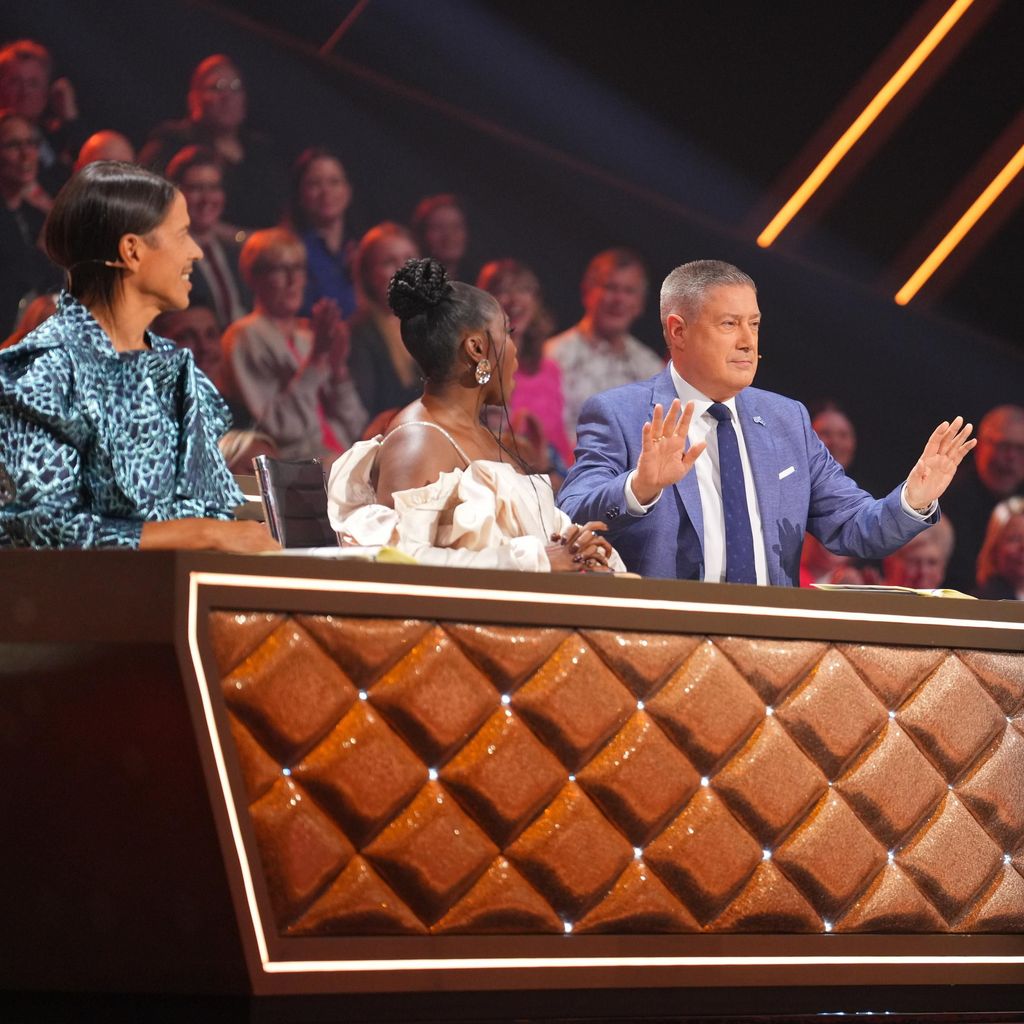 Jorge González, Motsi Mabuse, Joachim Llambi und Daniel Hartwich bei "Let's Dance" 2025