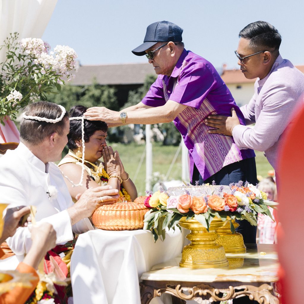 Josef und Narumol bei ihrer zweiten Hochzeit