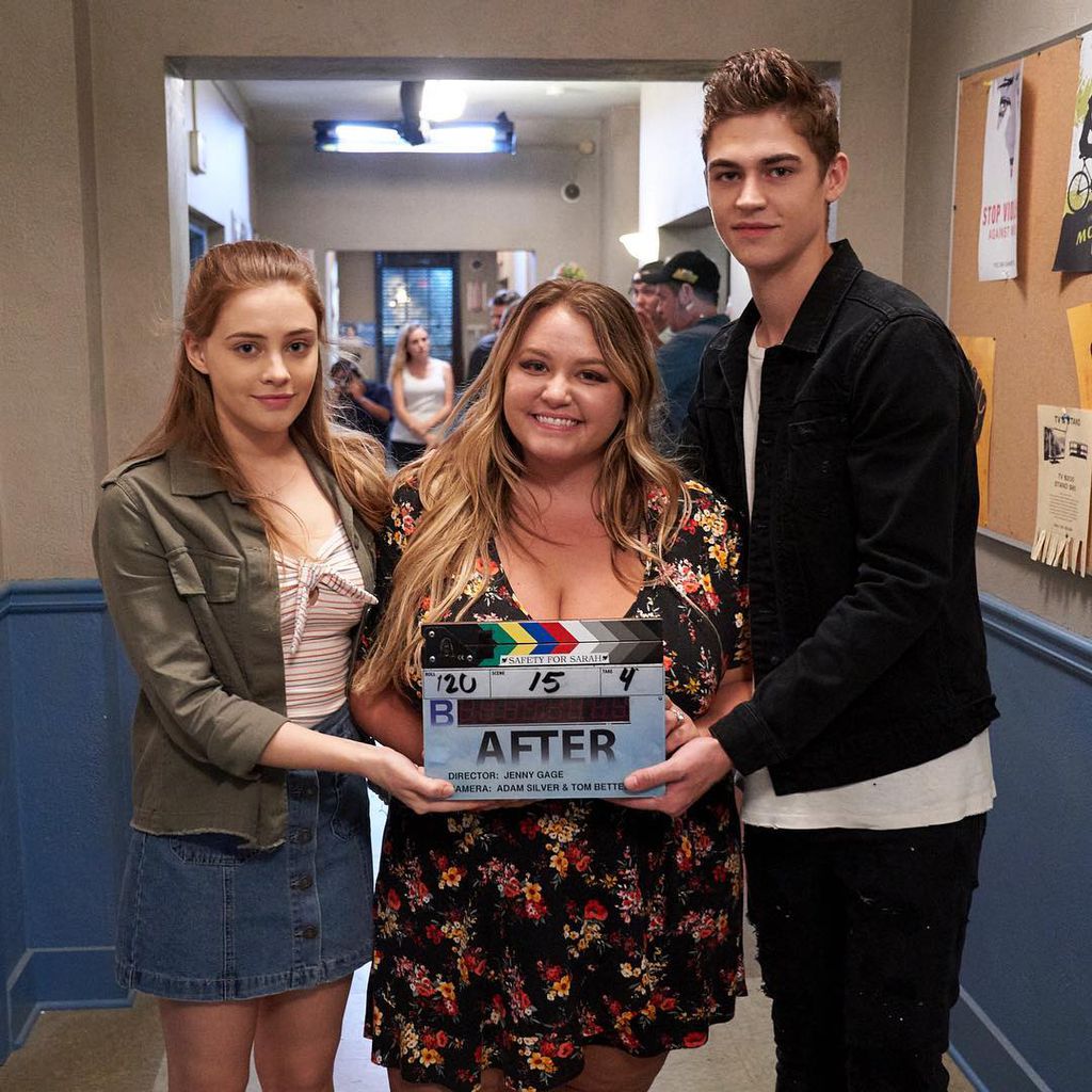 Josephine Langford, Autorin Anna Todd und Hero Fiennes-Tiffin beim Dreh des ersten Teils von "After"