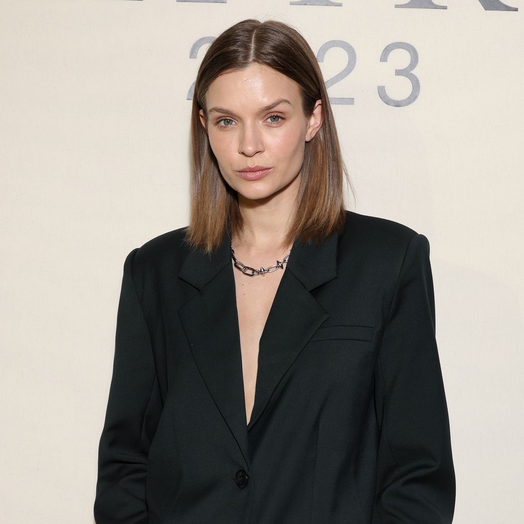 Josephine Skriver im März 2023 in Paris