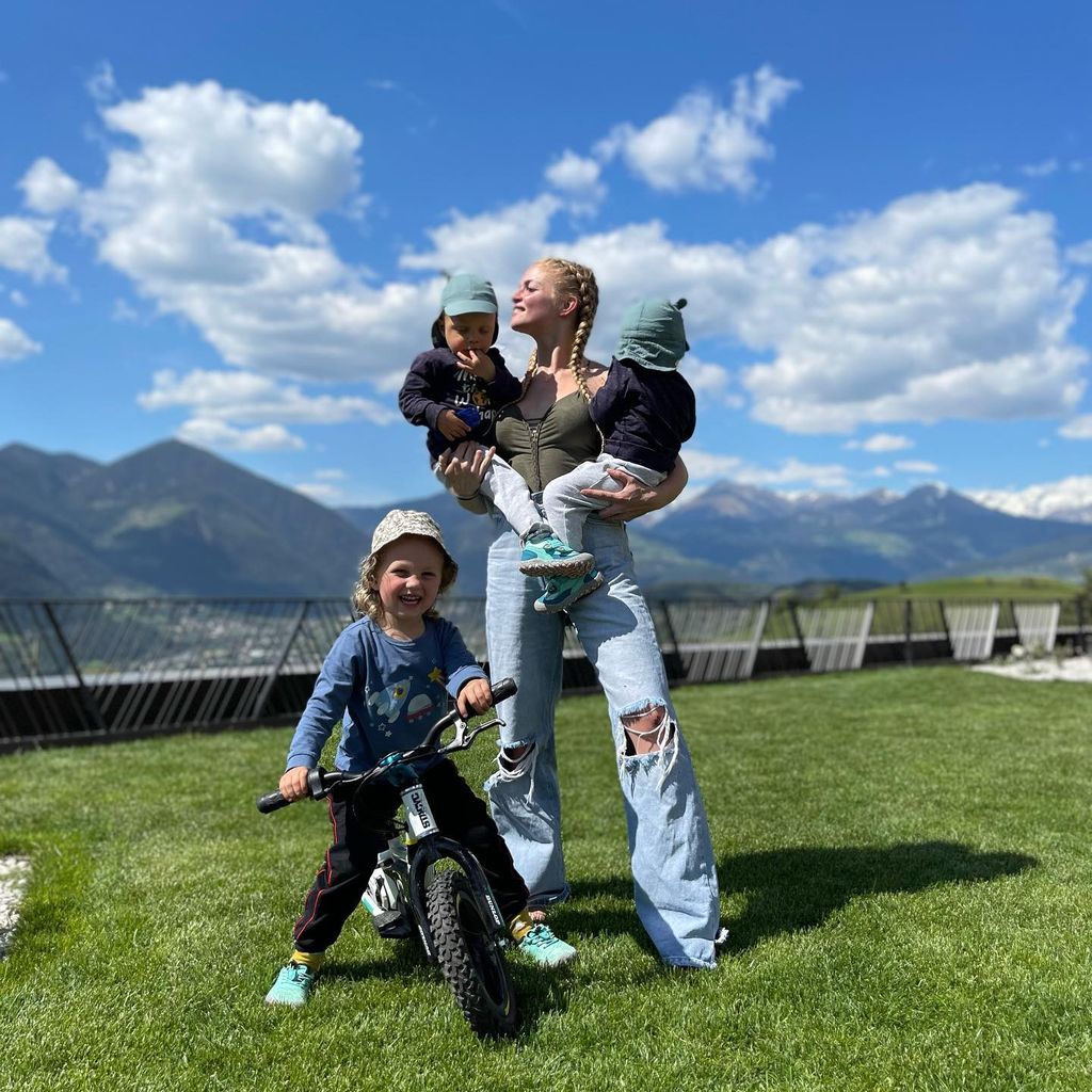 Josephine Welsch und ihre Kinder im Mai 2022