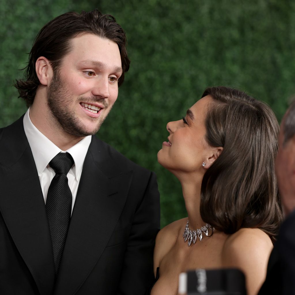 Josh Allen und Hailee Steinfeld, Februar 2025.