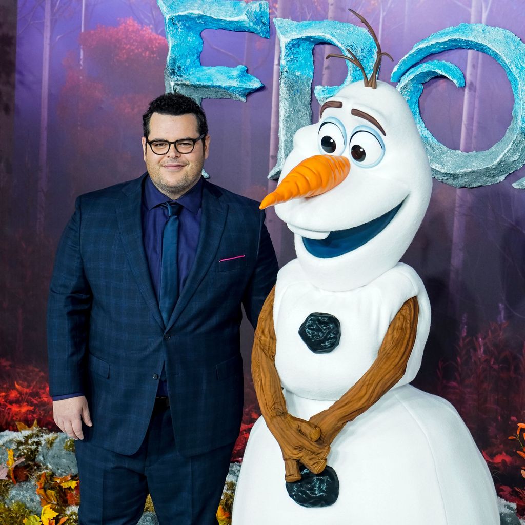 Josh Gad zusammen mit dem Disney-Schneemann Olaf bei der Premiere von "Frozen 2"