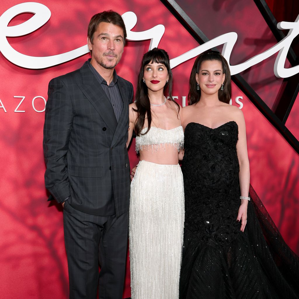 Josh Hartnett, Dakota Johnson und Anne Hathaway bei der New Yorker Premiere von Amazon MGM Studios' "Verity" im AMC Lincoln Square 13