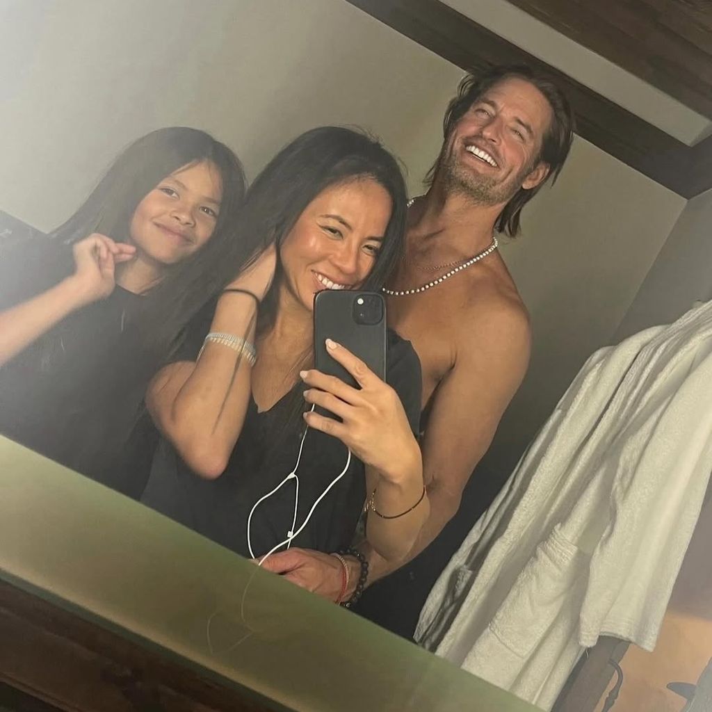 Josh Holloway und Yessica Kumala mit ihrer Tochter