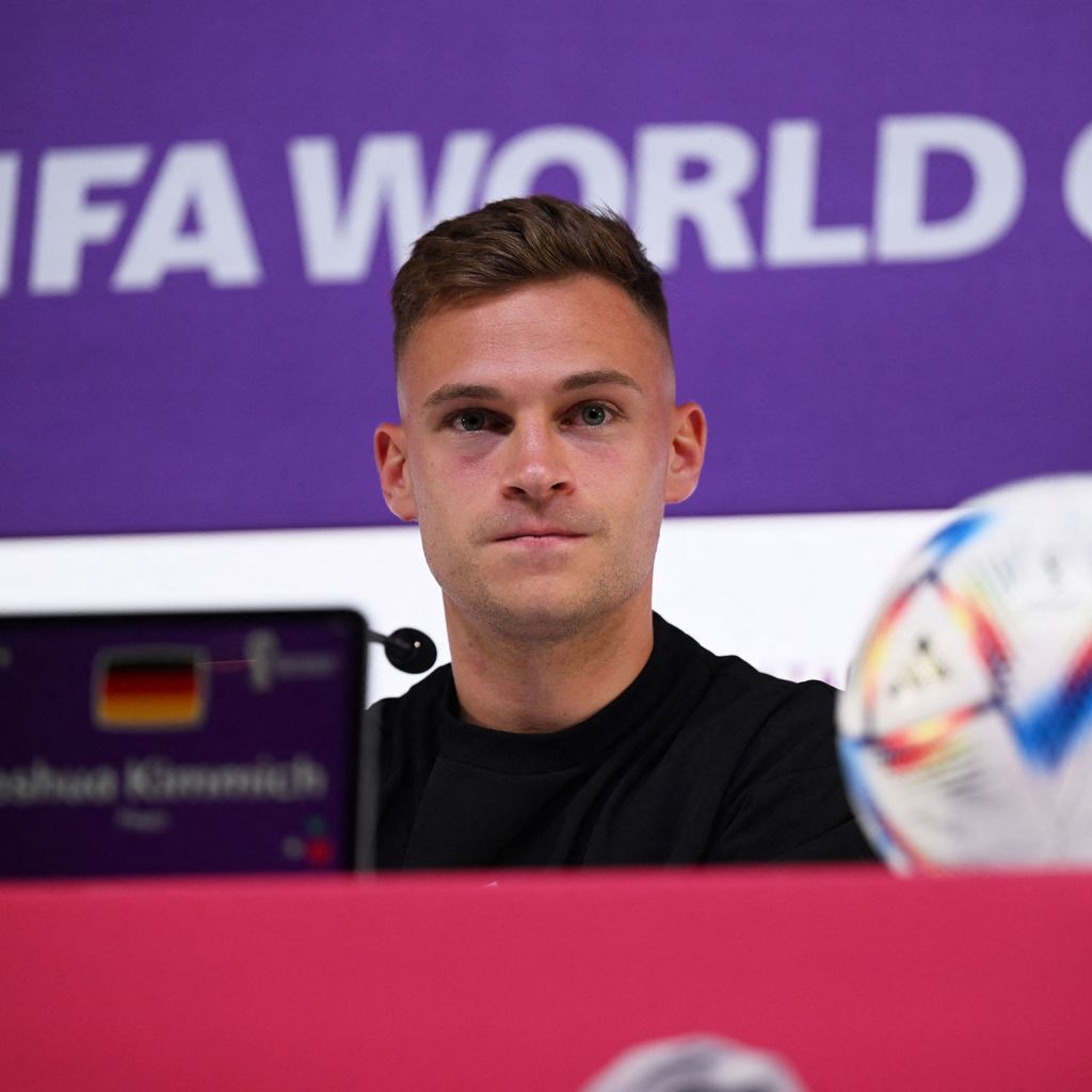 Joshua Kimmich bei einer Pressekonferenz im Qatar National Convention Center
