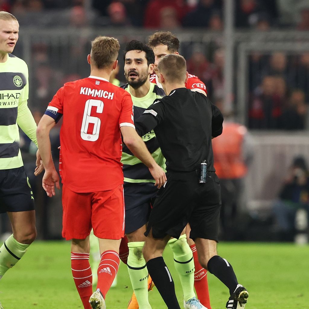 Joshua Kimmich und Ilkay Gündogan gehen aufeinander los