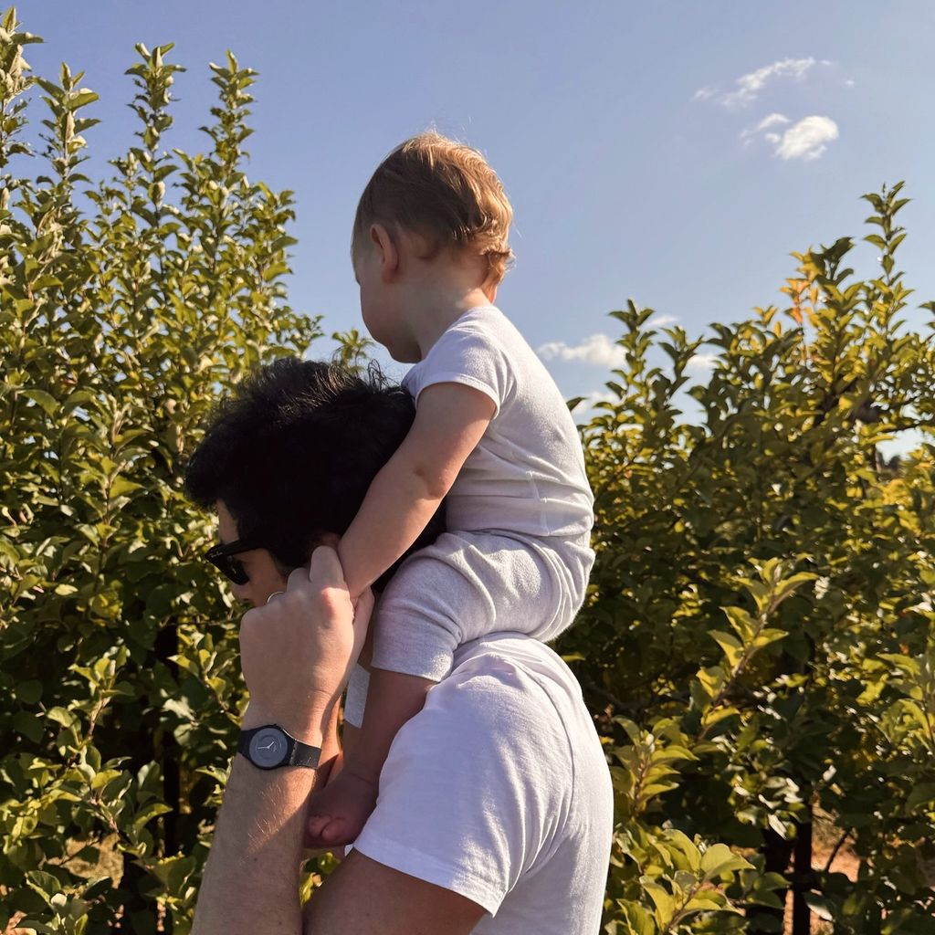 Joshua Kushner und sein Sohn Elijah Jude im Oktober 2024