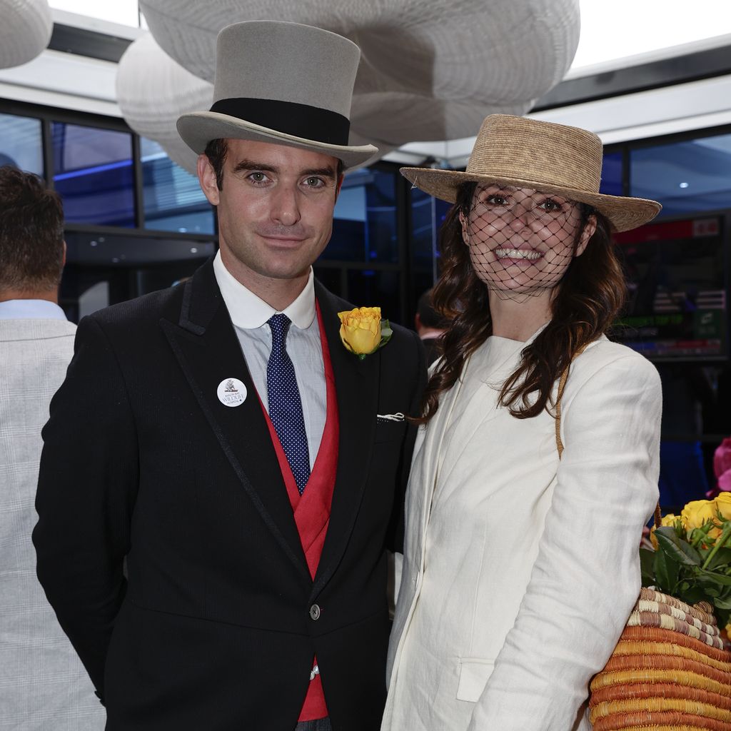 Joshua Sasse mit seiner Frau Louisa, November 2022
