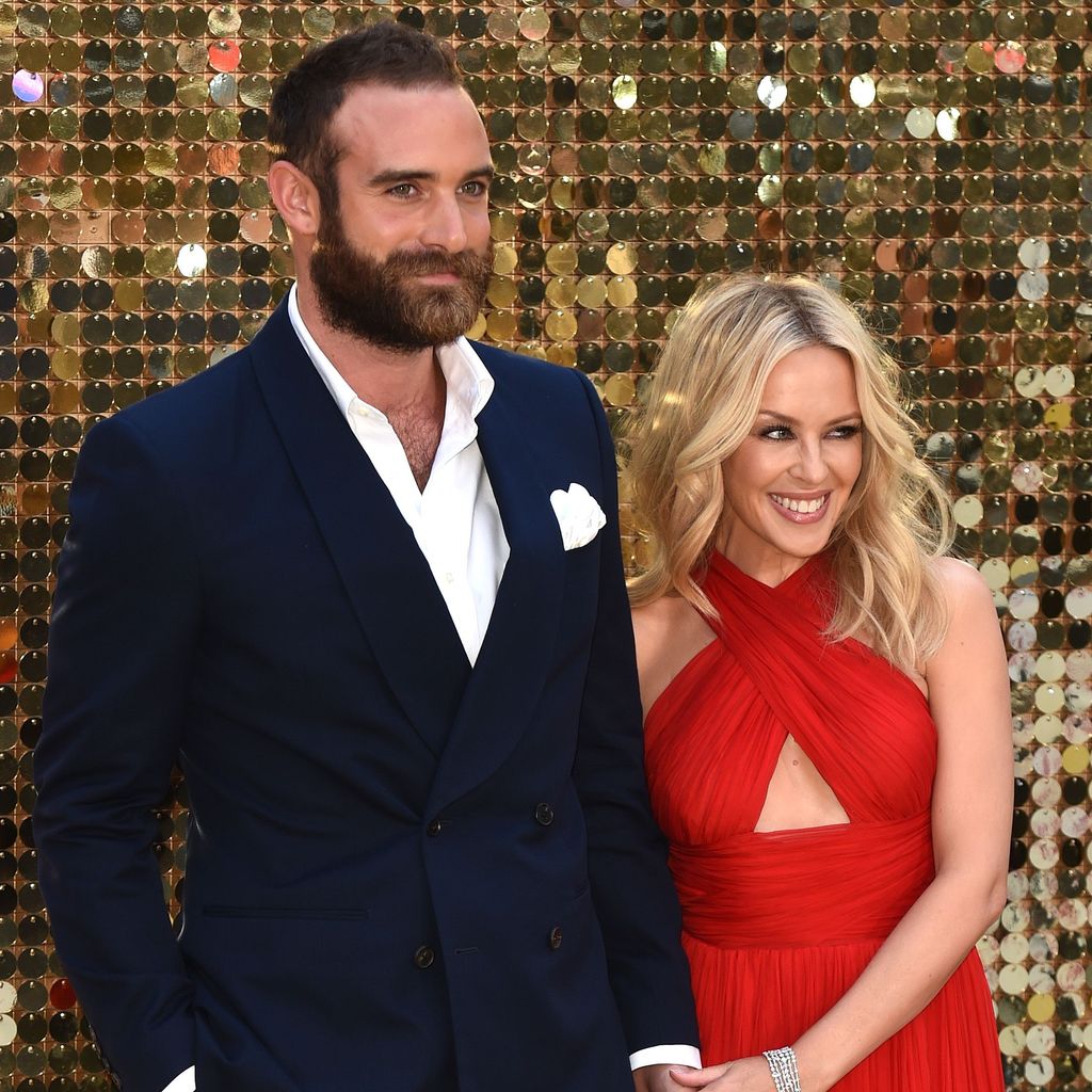 Joshua Sasse und Kylie Minogue