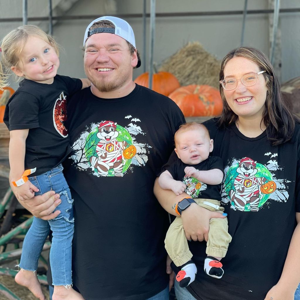 Joshua und Lauryn "Pumpkin" Efird mit ihren Kindern