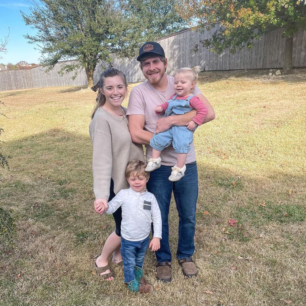 Reality-TV-Star Joy-Anna Duggar Forsyth mit ihrer Familie an Thanksgiving