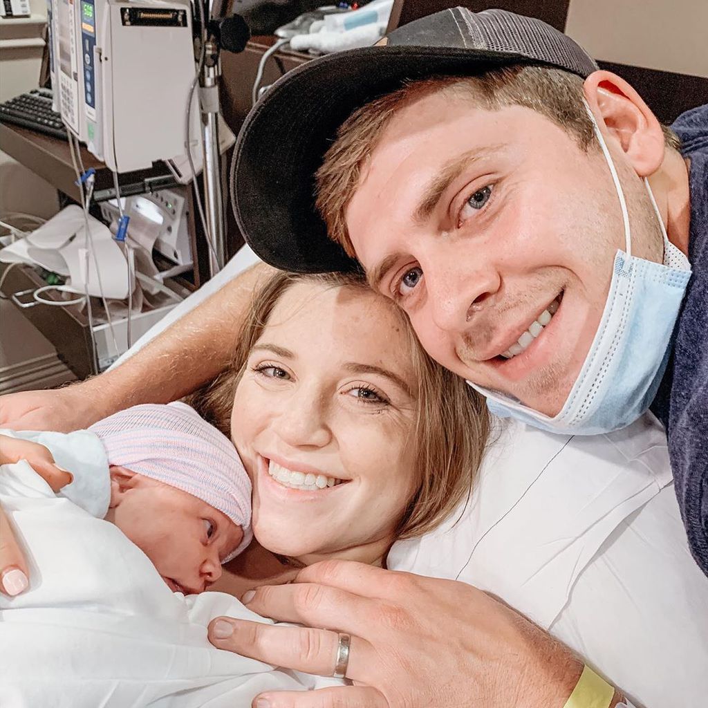 Joy-Anna Duggar Forsyth mit ihrer Tochter und ihrem Mann