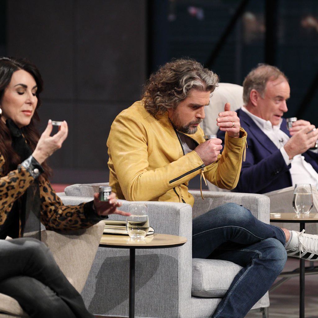 Judith Williams, Nils Glagau und Georg Kofler bei "Die Höhle der Löwen"