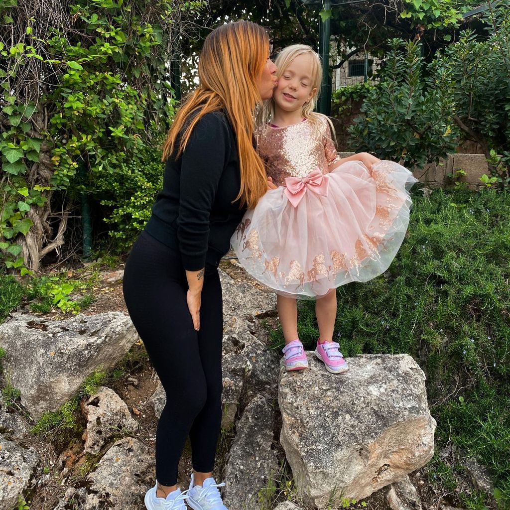 Influencerin Julia Holz mit ihrer Tochter Daliah