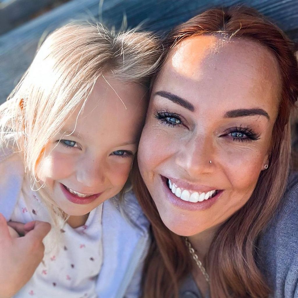 Julia Holz mit ihrer Tochter Daliah