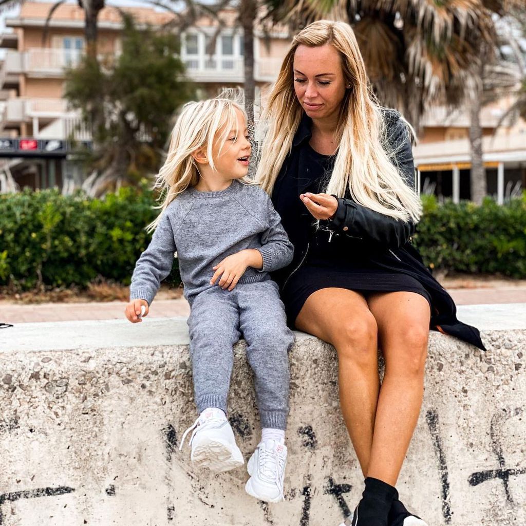 Julia Holz mit ihrer Tochter Daliah