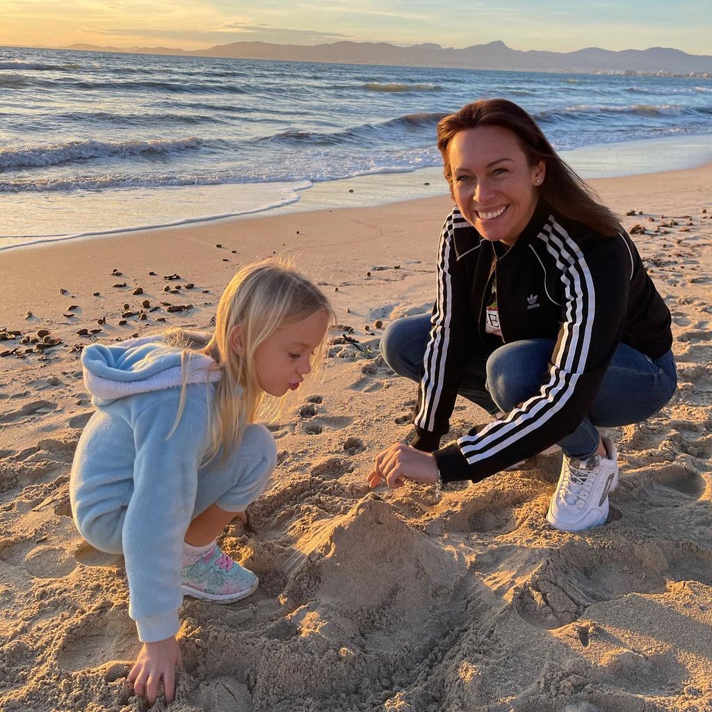 Julia Holz mit ihrer Tochter Daliah