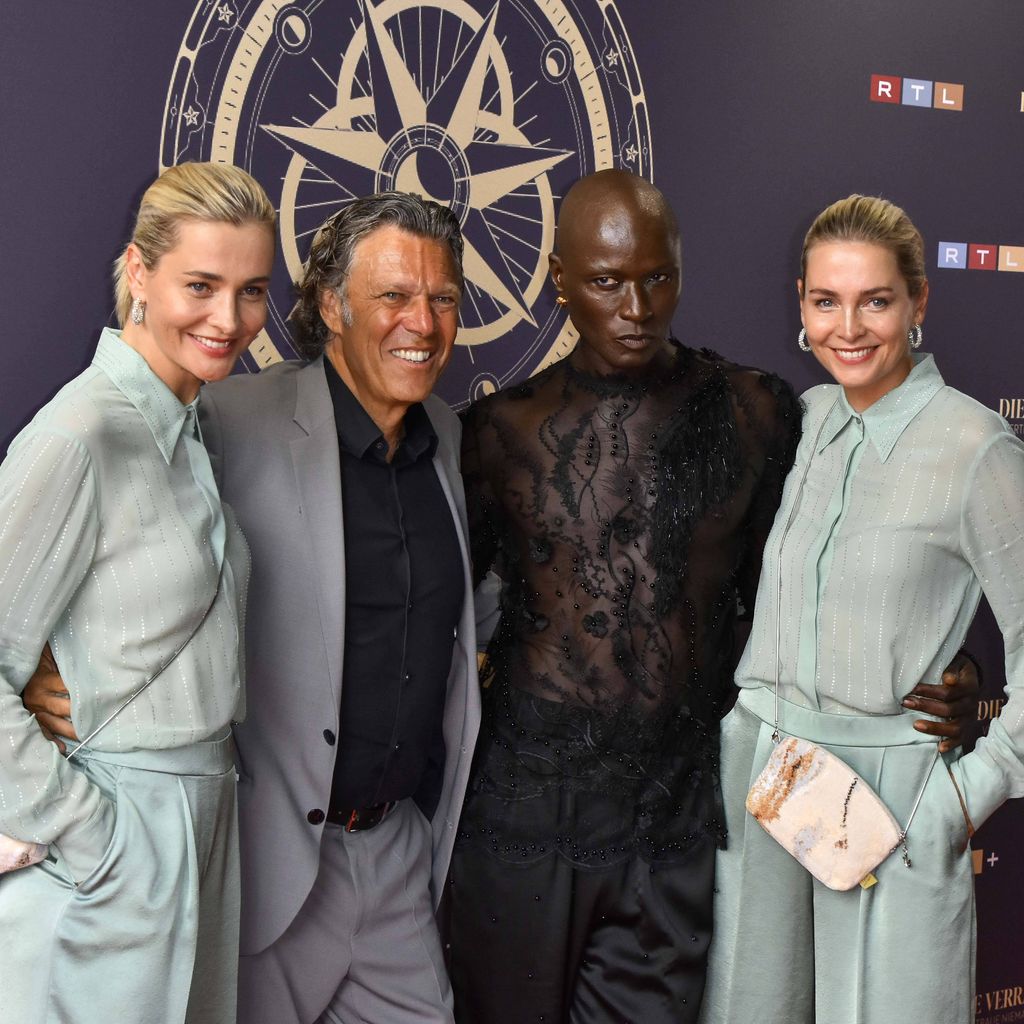 Julia und Nina Meise, Urs Meier und Papis Loveday bei der Premiere von "Die Verräter – Vertraue Niemandem"
