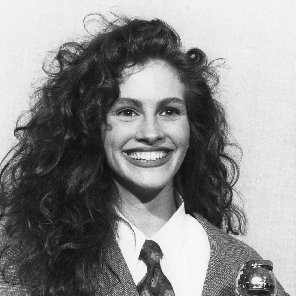 Julia Roberts trägt einen grauen Armani-Anzug, 1990