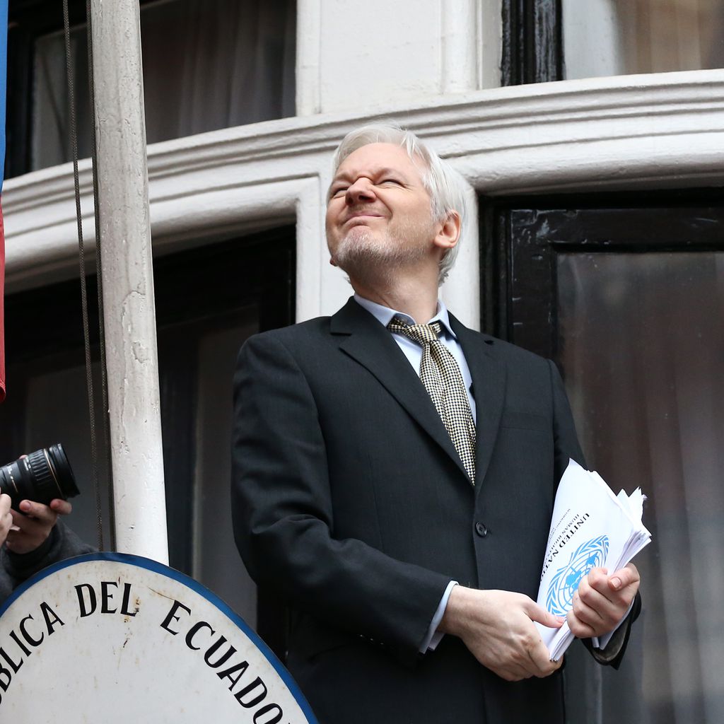 Julian Assange auf dem Balkon der ecuadorianischen Botschaft in London