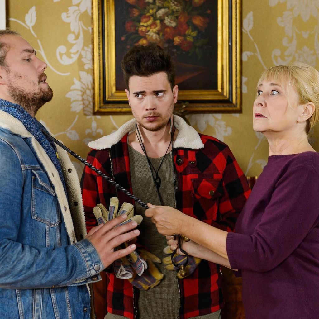 Julian Bayer, Bela Klentze und Inge Brings bei "Alles was zählt"
