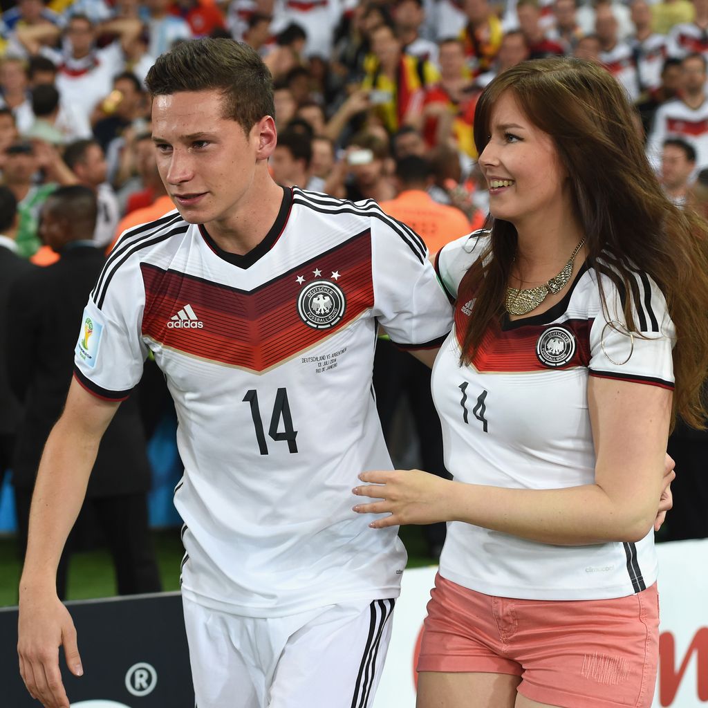 Julian Draxler mit seiner Freundin Lena nach dem Finale der WM 2014 in Rio de Janeiro