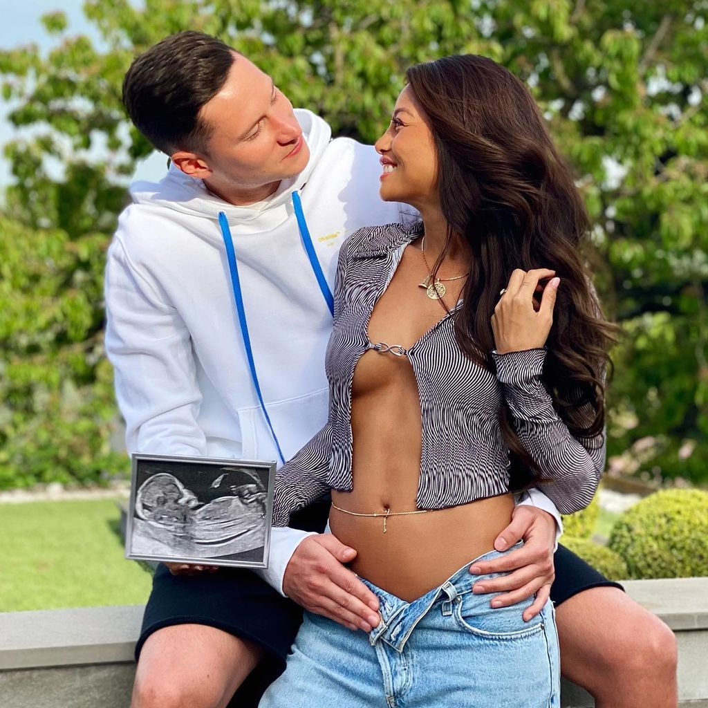 Julian Draxler mit seiner Freundin Sethanie Taing im April 2022