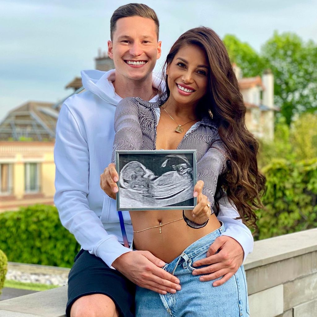 Julian Draxler mit seiner Freundin Sethanie Taing im April 2022