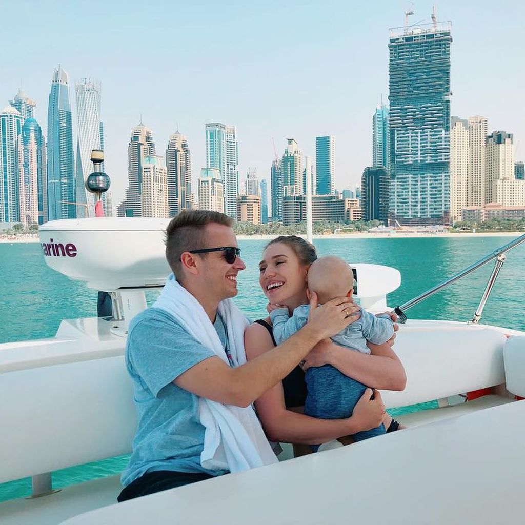 Julian und Bibi Claßen mit ihrem Sohn in Dubai, März 2019