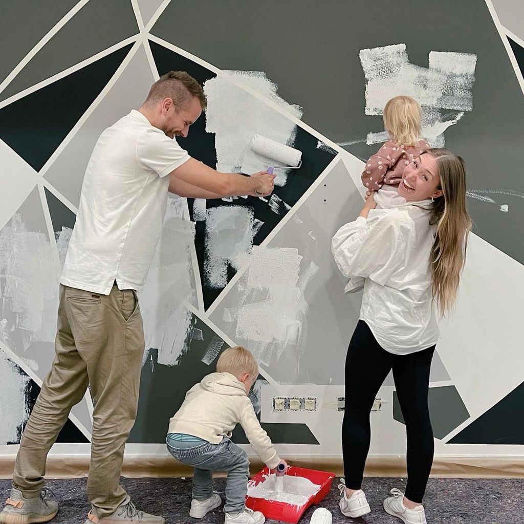 Julian und Bibi Claßen mit ihren Kindern Lio und Emily, März 2022
