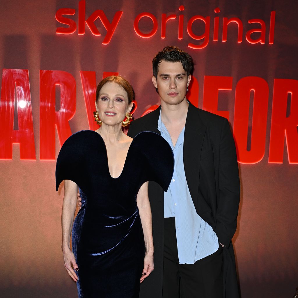 Julianne Moore und Nicholas Galitzine im Februar 2024