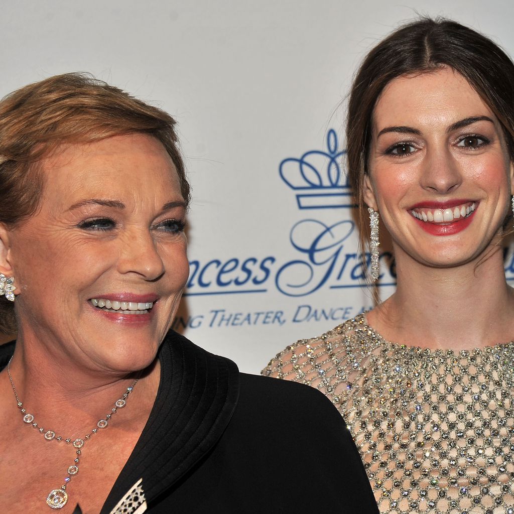 Julie Andrews und Anne Hathaway, November 2011