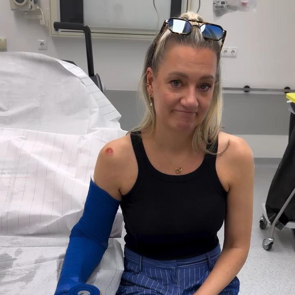 Juliette Schoppmann im Krankenhaus im Juni 2025