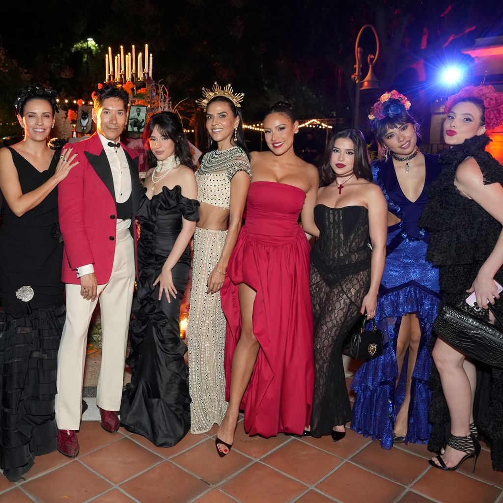 Camila Cabello und andere bei der Dia De Muertos Gala 2025