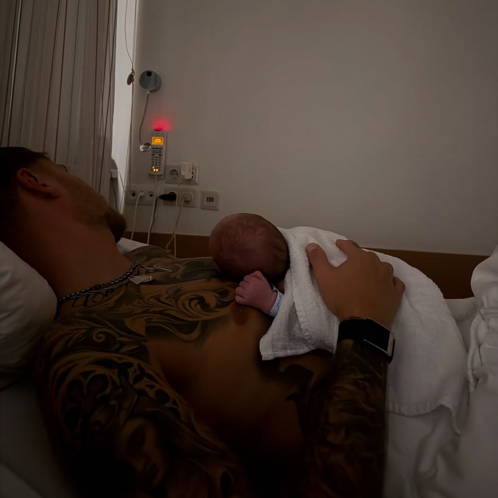 Julius Tkatschenko und sein Baby, Oktober 2026