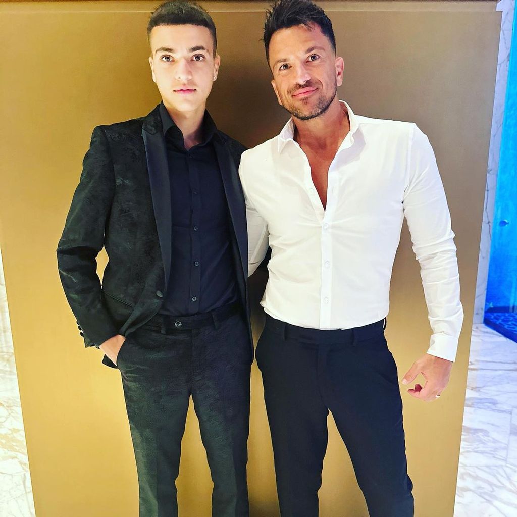 Junior Savva und Peter Andre im Februar 2023