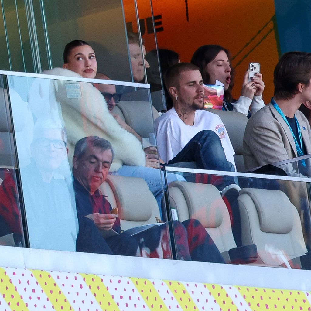 Justin Bieber und Hailey Bieber beim Super Bowl LX in Santa Clara