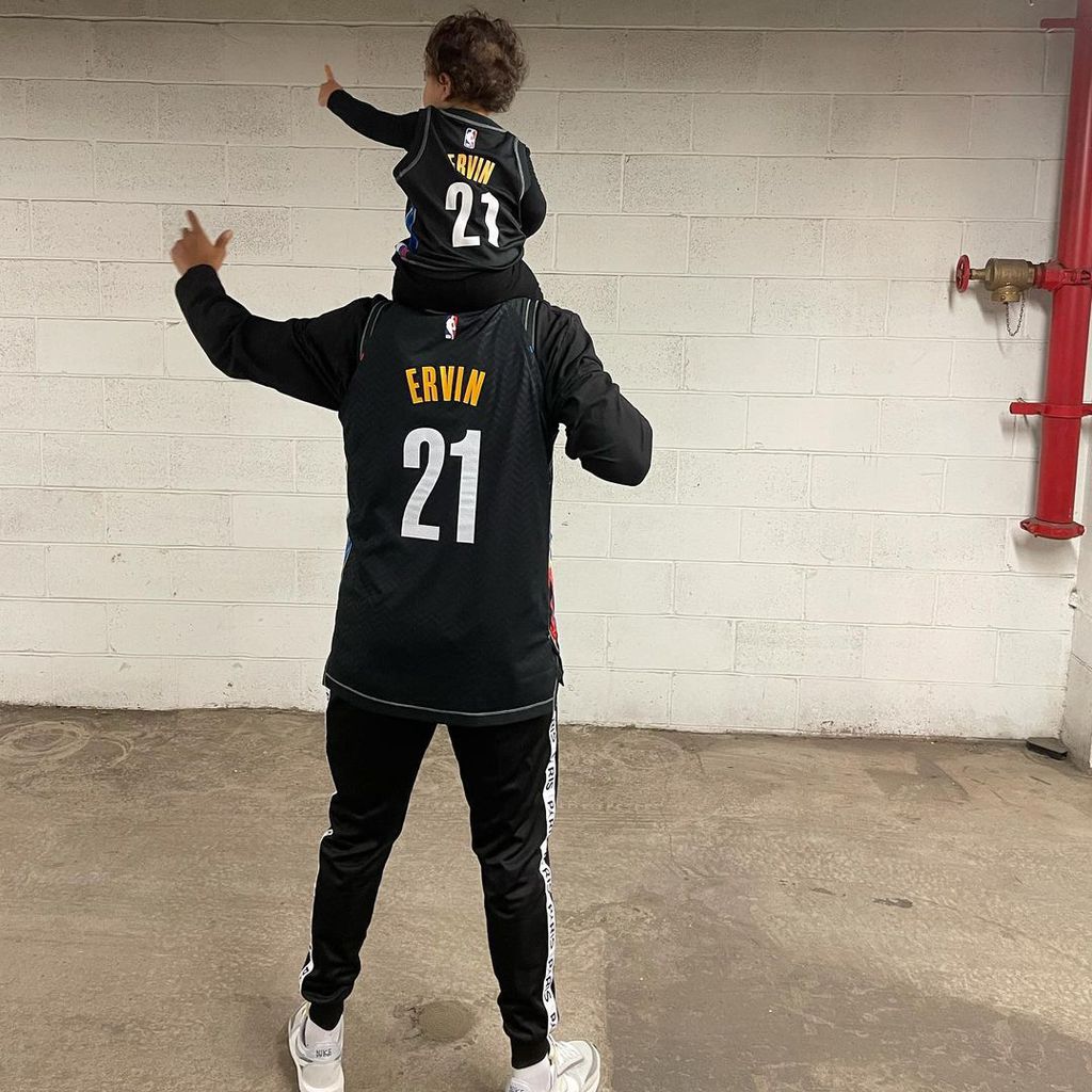 Justin Ervin mit seinem Sohn Isaac Menelik Giovanni