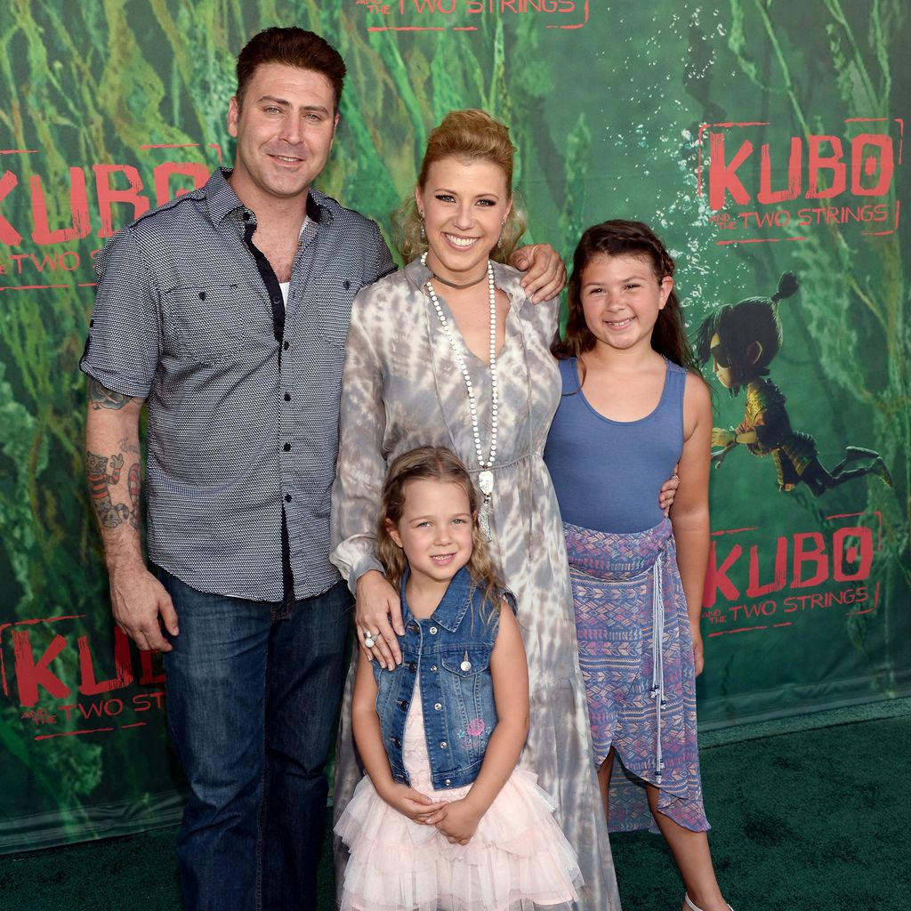 Justin Hodak und Jodie Sweeting mit ihren Töchtern Zoie und Beatrix