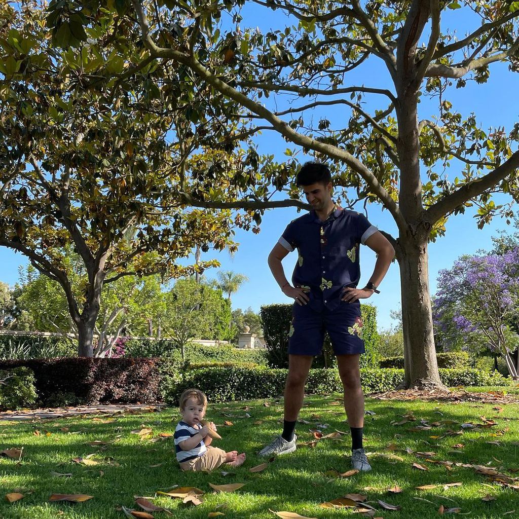 Justin Mikita mit seinem Sohn im Juni 2021